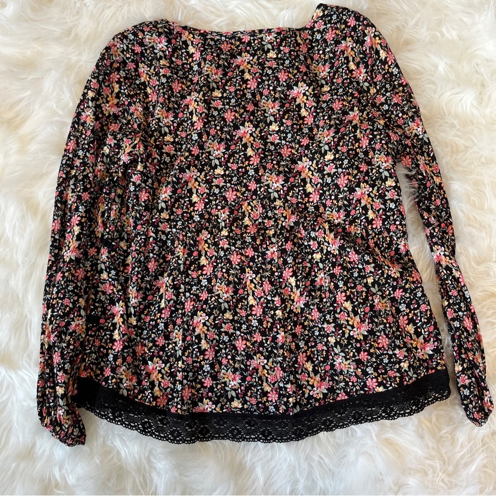 Skies are blue floral top size  xs